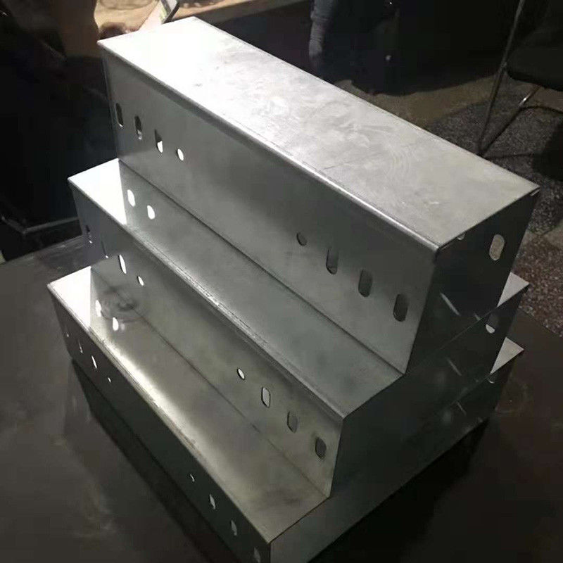 OEM plateau de support pour câbles métalliques perforés en acier au carbone / acier inoxydable / alliage d'aluminium