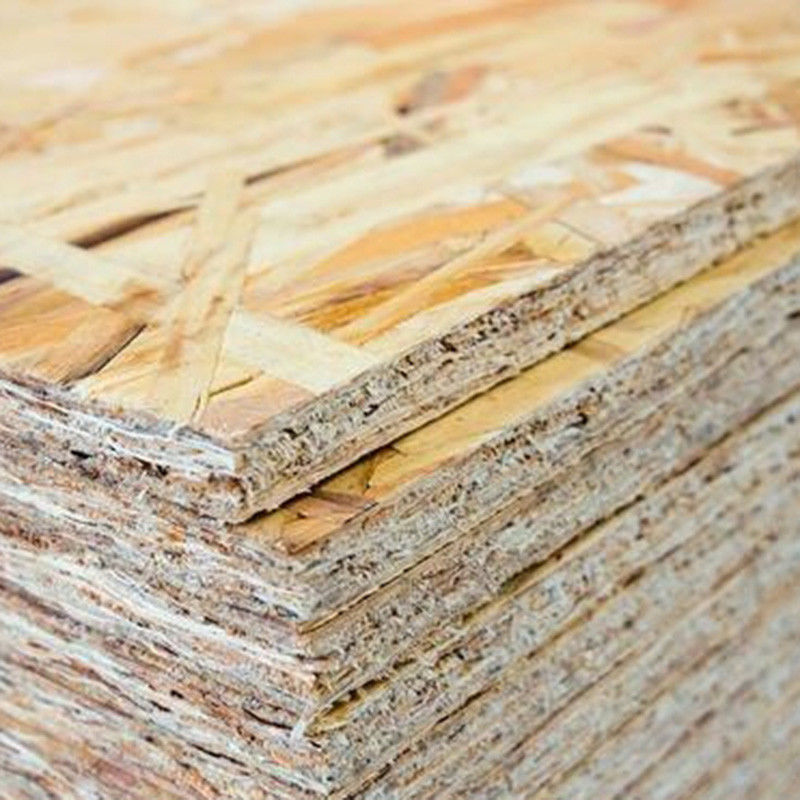 Panneaux de panneaux OSB3 de qualité industrielle, épaisseur 18 mm, surface finie en bois de peuplier, taille standard 1220x2400 mm, extérieur