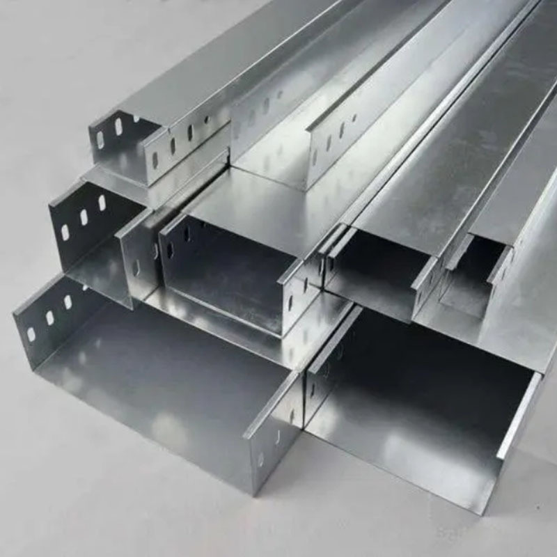 Plateau de câbles en acier d'une épaisseur de 0,8 à 3,0 mm et une finition galvanisée à chaud pour la gestion des câbles montés sur le mur